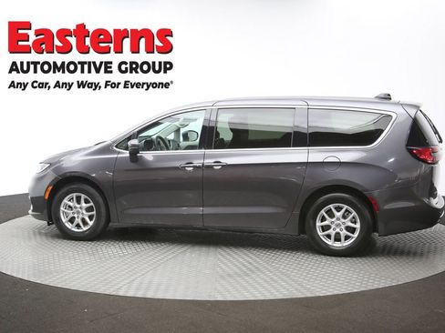 Used 2023 Chrysler Pacifica Touring-L image 65