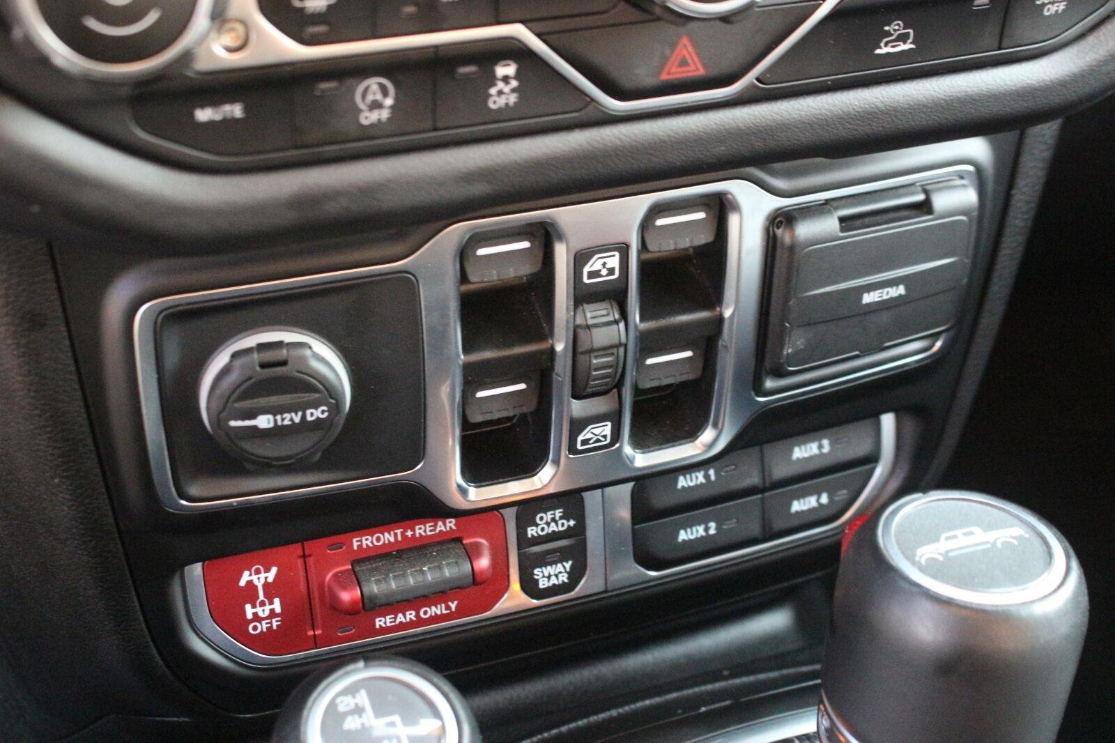 Used 2025 Jeep Gladiator Rubicon w/ Convenience Group AWD/4WD image 26