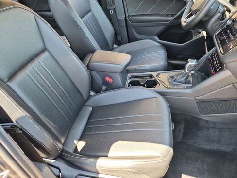 Used 2022 Volkswagen Tiguan SE FWD image 22