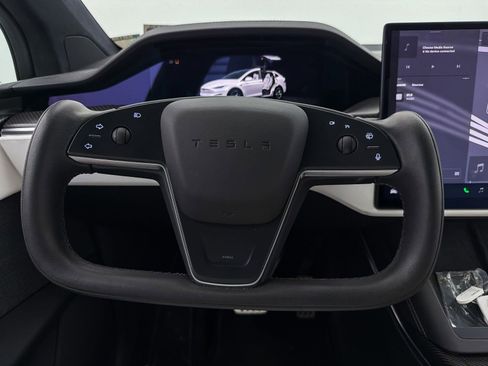 Used 2022 Tesla Model X Plaid image 5