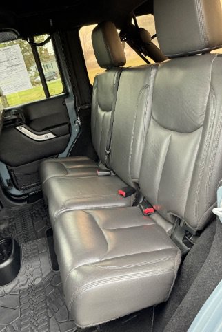 Used 2015 Jeep Wrangler Unlimited Rubicon w/ Connectivity Group AWD/4WD image 25