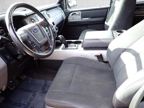 Used 2017 Ford Expedition XLT image 12