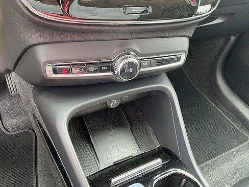 Used 2025 Volvo XC40 B5 Plus AWD/4WD image 24