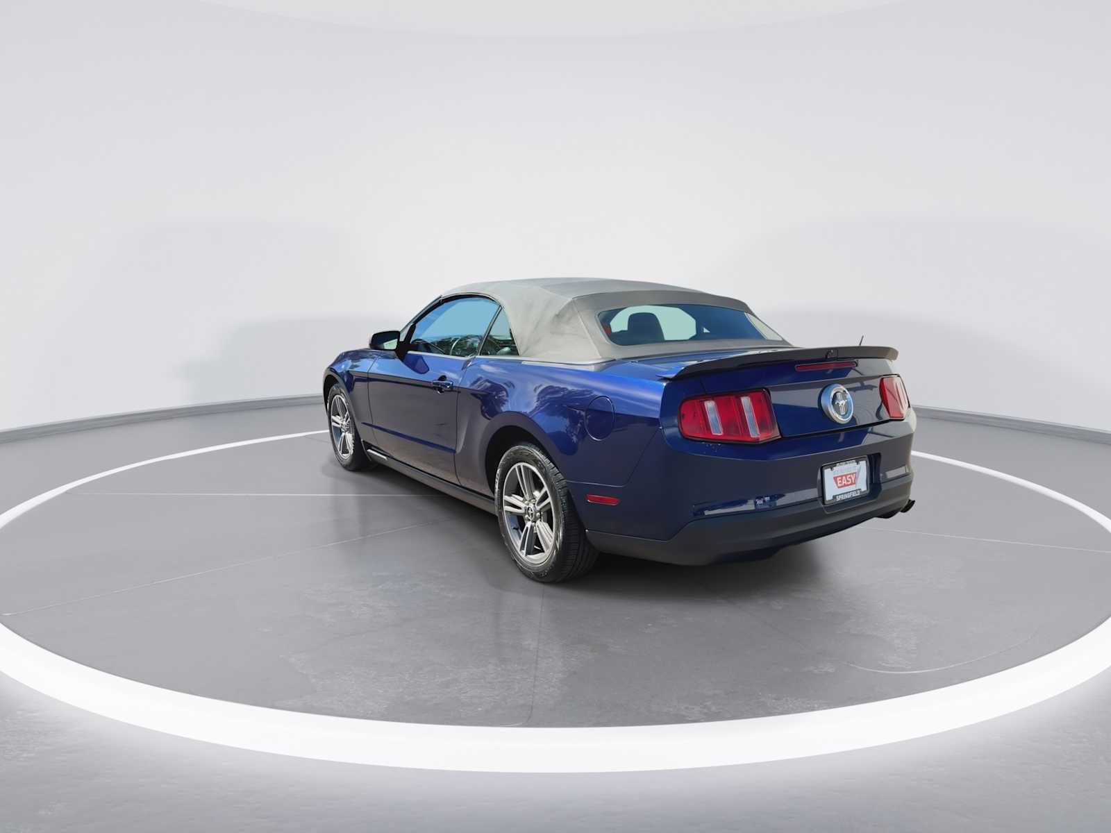 Used 2010 Ford Mustang Convertible RWD image 6