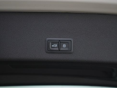 Used 2021 Audi e-tron Premium Plus w/ Premium Plus Package image 10