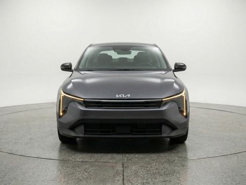 Used 2025 Kia K4 LXS image 2