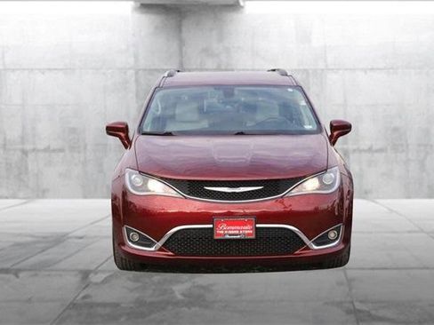 Used 2017 Chrysler Pacifica Touring-L Plus w/ Tire & Wheel Group image 4