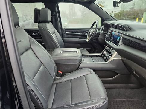 Used 2021 GMC Yukon Denali w/ Denali Premium Package image 12