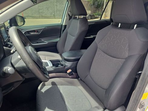 Used 2020 Toyota RAV4 XLE w/ Convenience Package image 15