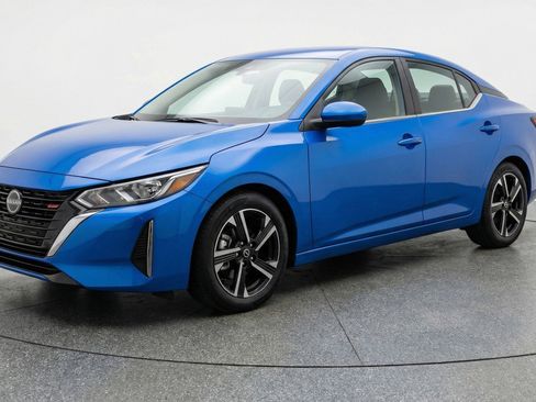 Used 2025 Nissan Sentra SV image 3