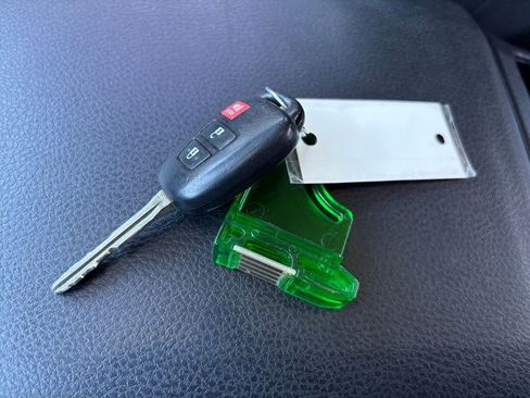 Used 2018 Toyota Tacoma SR5 image 28