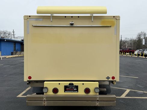 Used 2022 Ford E-450 and Econoline 450 Super Duty image 6