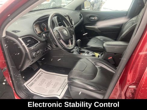 Used 2019 Jeep Cherokee Limited image 12