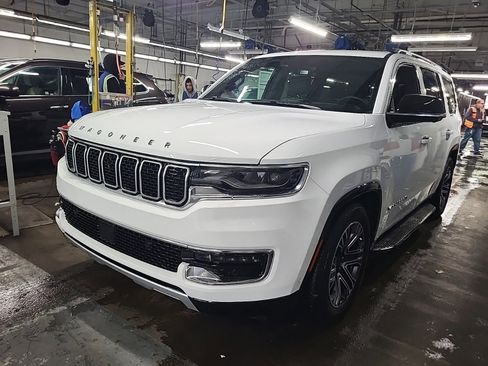Used 2024 Jeep Wagoneer Series II w/ Convenience Group I image 3