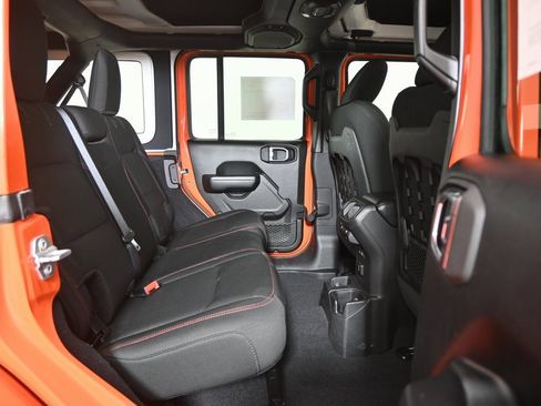 Used 2018 Jeep Wrangler Unlimited Rubicon w/ Dual Top Group image 16