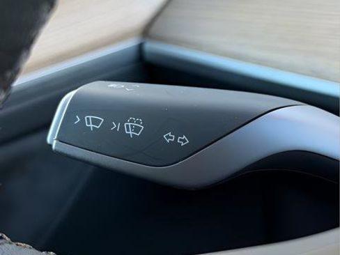 Used 2025 Tesla Model Y Long Range image 13