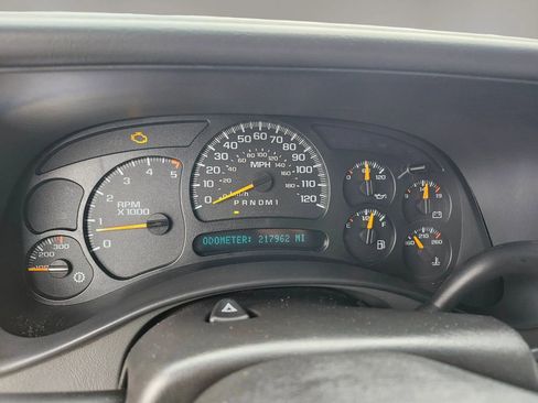 Used 2006 Chevrolet Silverado 2500 LT w/ Heavy-Duty Power Package image 18