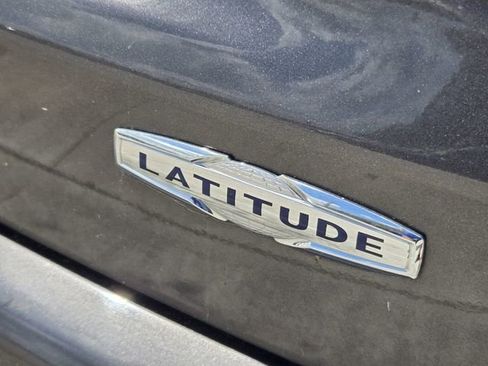 Used 2024 Jeep Compass Latitude image 10