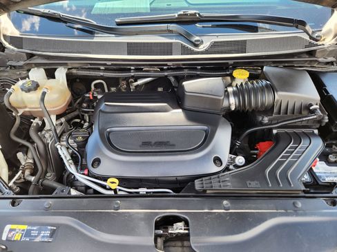 Used 2021 Chrysler Voyager Lxi image 21