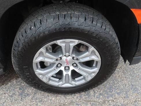 Used 2024 GMC Yukon SLE AWD/4WD image 13