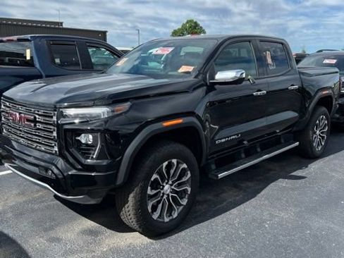 Used 2025 GMC Canyon Denali AWD/4WD image 1