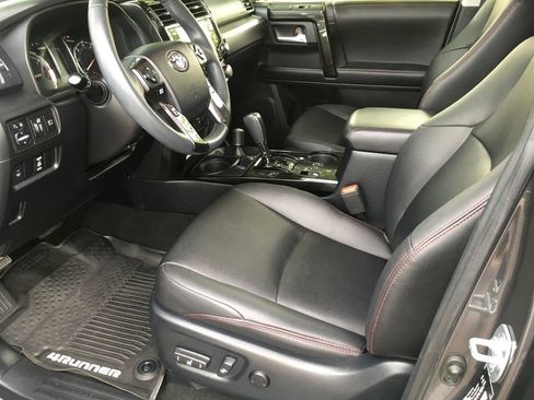 Used 2020 Toyota 4Runner Venture w/ Moonroof Package AWD/4WD image 21