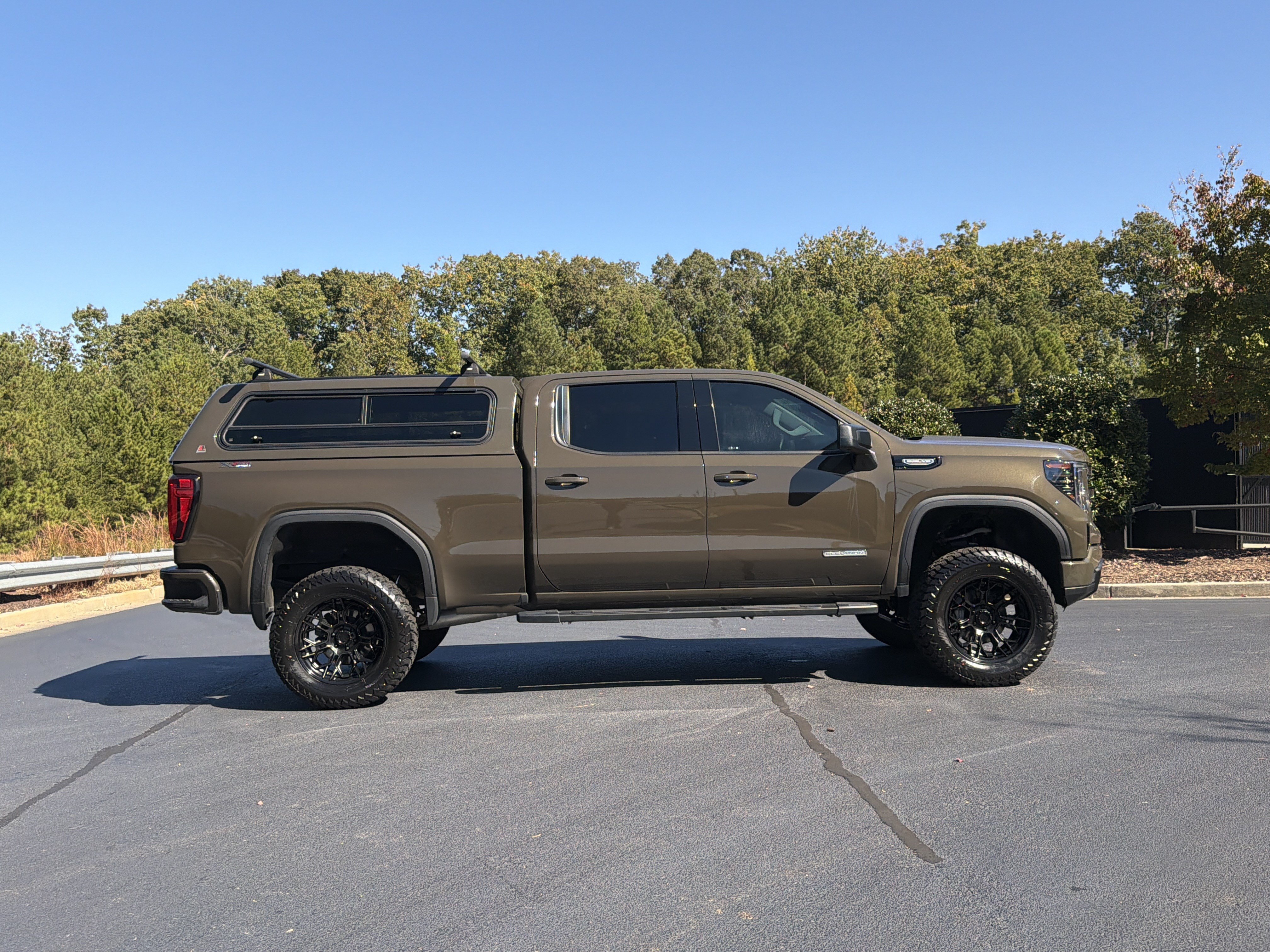 Used 2024 GMC Sierra 1500 Elevation w/ LPO, Elevation Black Package AWD/4WD image 5