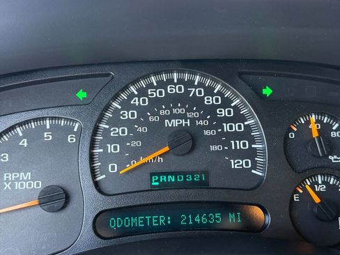 Used 2005 Chevrolet Avalanche LS w/ Chrome Exterior Package image 31