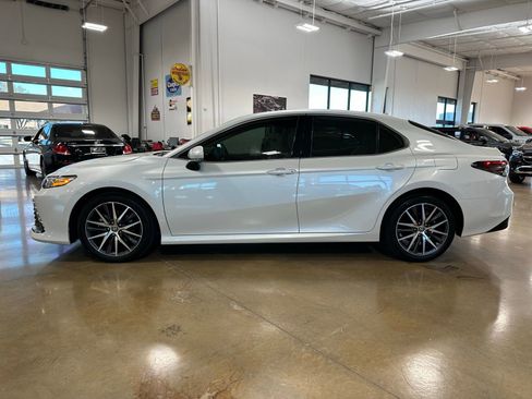 Used 2024 Toyota Camry XLE image 5