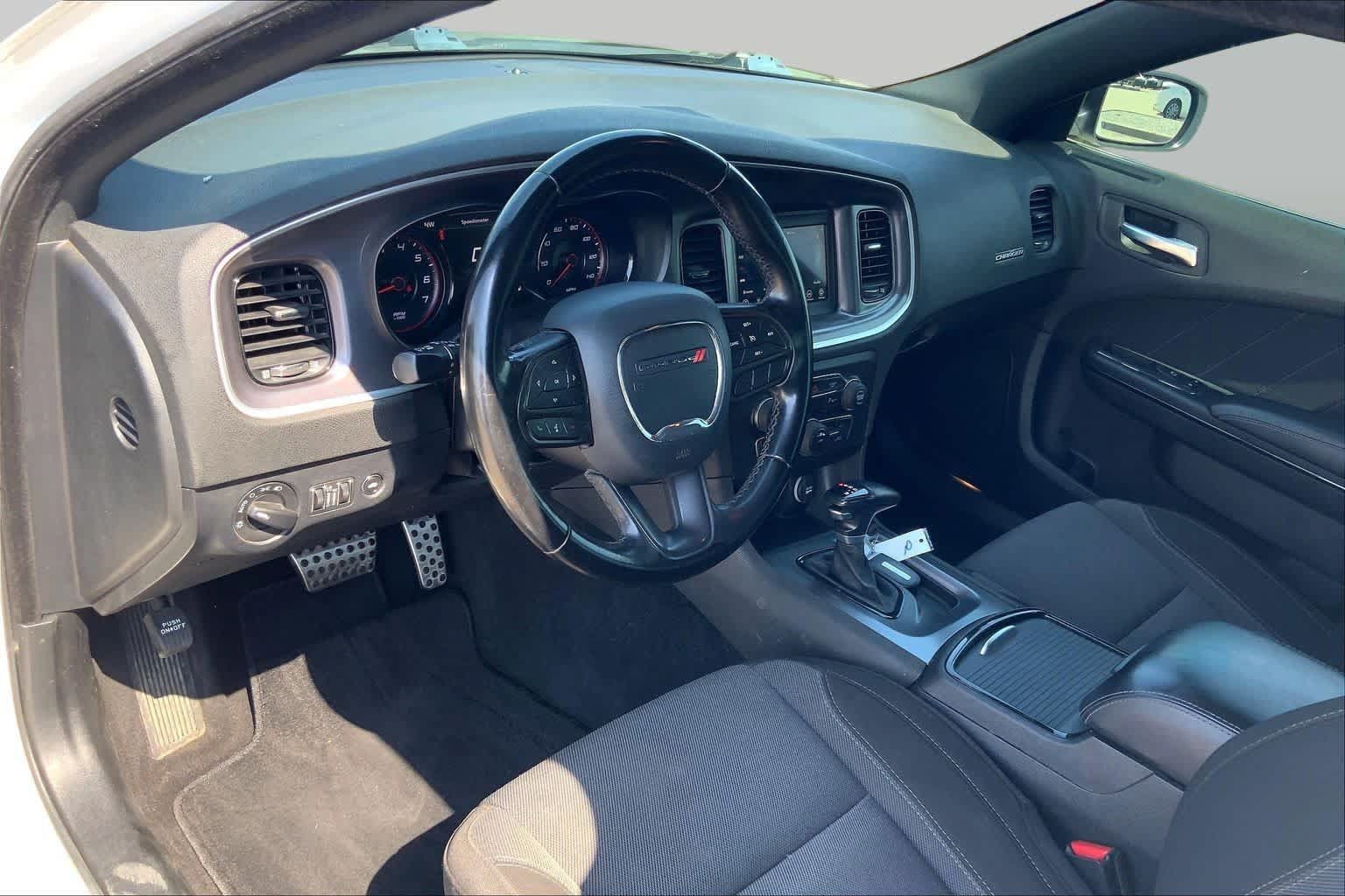 Used 2020 Dodge Charger SXT w/ Blacktop Package RWD image 17