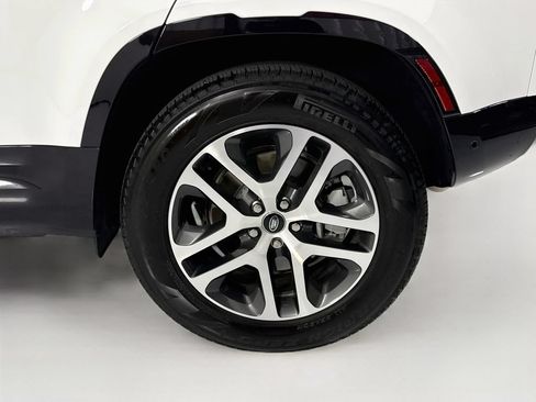 Used 2024 Land Rover Defender 110 X-Dynamic SE AWD/4WD image 31