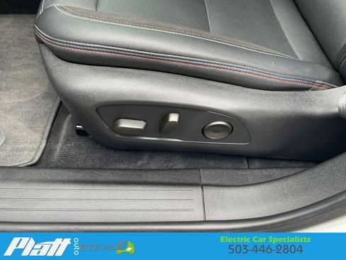 Used 2024 Chevrolet Equinox EV RS FWD image 21