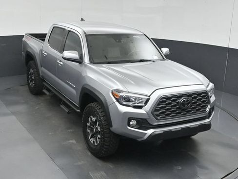 Used 2022 Toyota Tacoma TRD Off-Road AWD/4WD image 42
