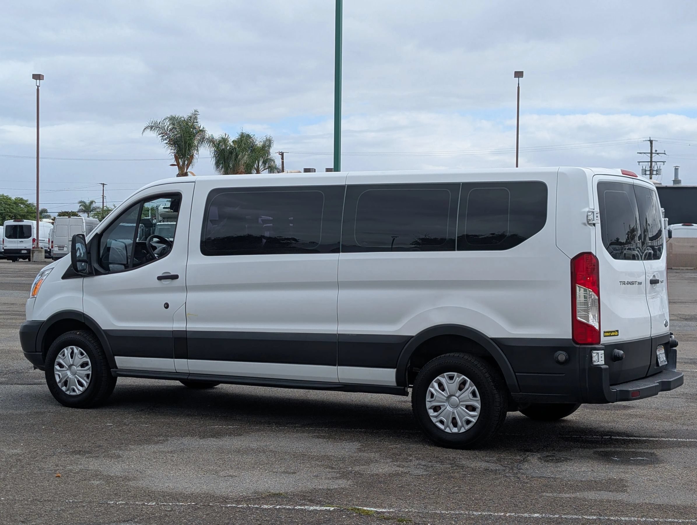 Used 2015 Ford Transit 350 XLT RWD image 5