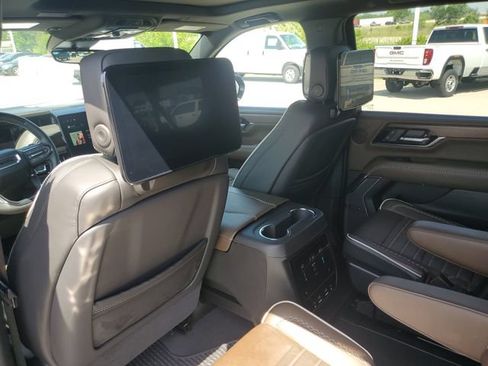 Used 2026 GMC Yukon XL Denali Ultimate w/ LPO, Get Active Package AWD/4WD image 13