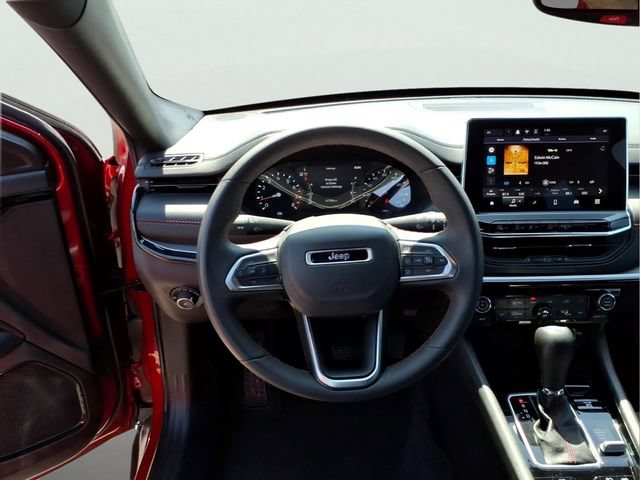 Used 2025 Jeep Compass Trailhawk AWD/4WD image 14