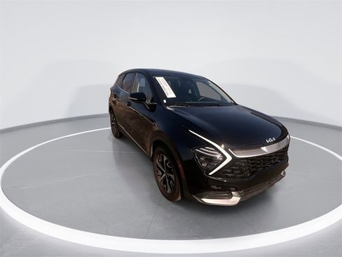 Used 2025 Kia Sportage EX image 2