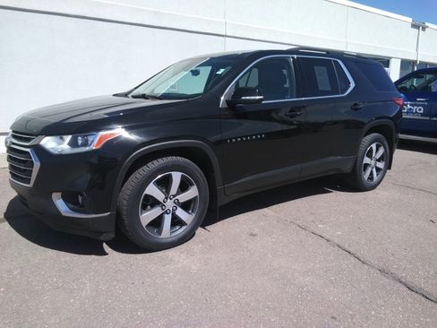 Used 2021 Chevrolet Traverse LT AWD/4WD image 2