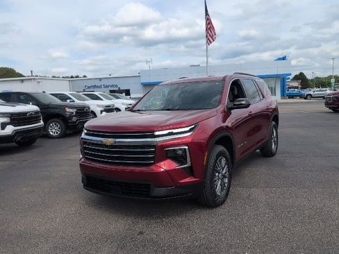 Used 2024 Chevrolet Traverse LT AWD/4WD image 1