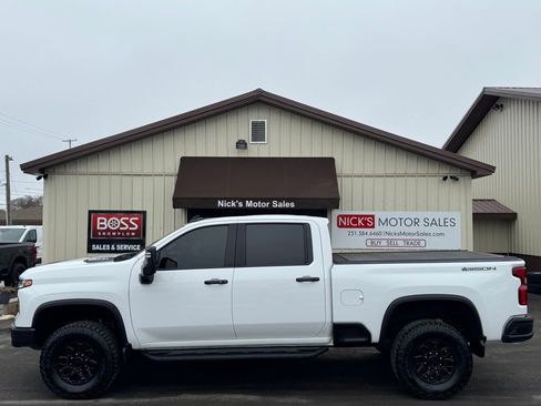 Used 2024 Chevrolet Silverado 2500 ZR2 w/ ZR2 Bison Edition image 2