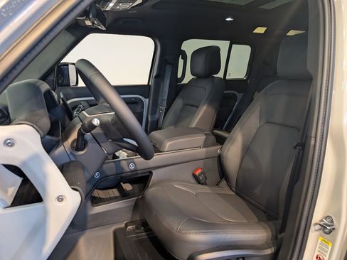 New 2026 Land Rover Defender 110 X-Dynamic SE image 11