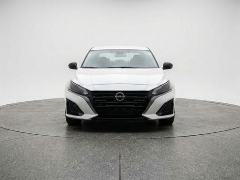 Used 2025 Nissan Altima 2.5 SV image 2