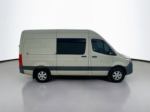 Used 2019 Freightliner Sprinter 144 RWD image 8