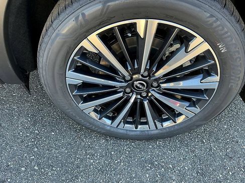 New 2026 Nissan Pathfinder Platinum image 8