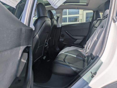 Used 2021 Tesla Model Y Long Range AWD/4WD image 29