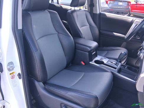 Used 2017 Toyota 4Runner SR5 Premium RWD image 11