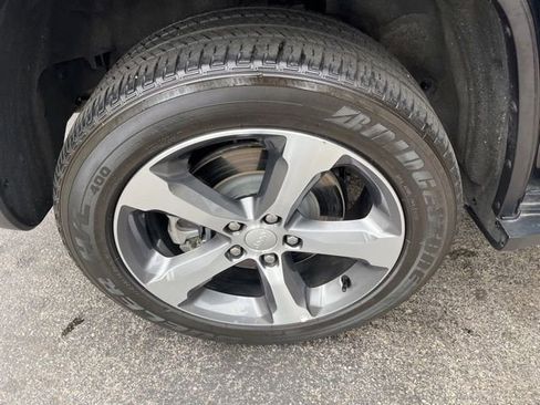 Used 2023 Jeep Grand Cherokee 4WD 4xe image 37