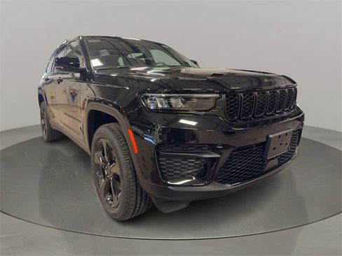 New 2025 Jeep Grand Cherokee Altitude image 1