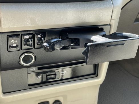Used 2015 Toyota Sienna XLE Premium FWD image 31