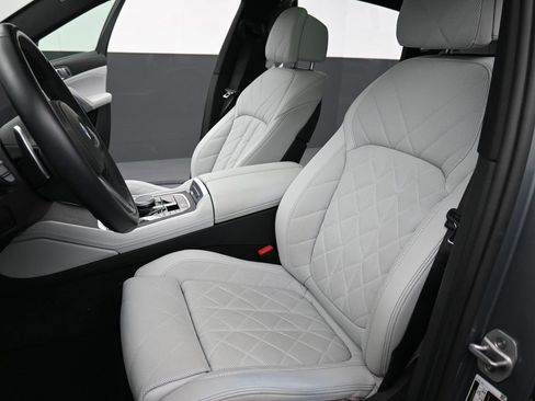 Used 2024 BMW X6 xDrive40i w/ Premium Package image 11